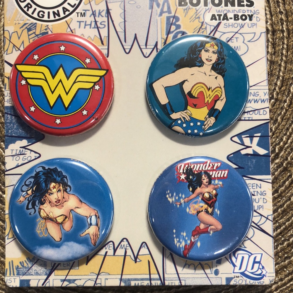 Wonder Woman Buttons - Picture 3 of 3